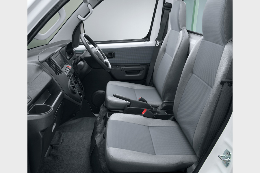 【未使用・美品】タウンエース純正・車検対応　№３８９ トヨタ（TOYOTA） 【タウンエース】リアゲートスムージングパネル