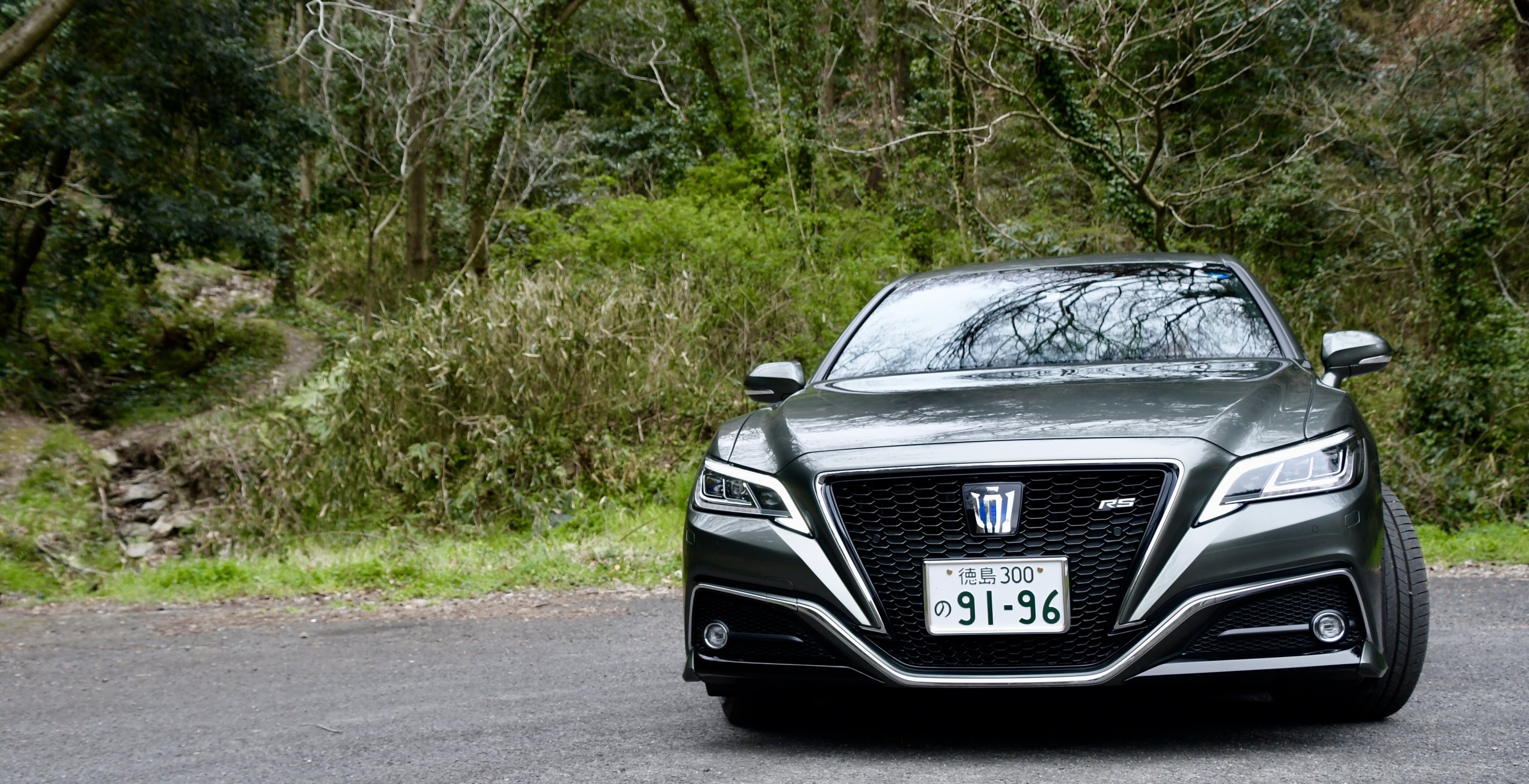 クラウンでドライブデート | 徳島トヨタ自動車株式会社