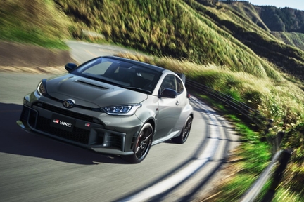 RZ“High performance” + Aero performance package［GR-DAT（8AT・4WD）］