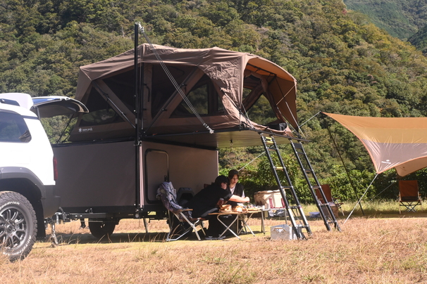 フィールドトレーラー